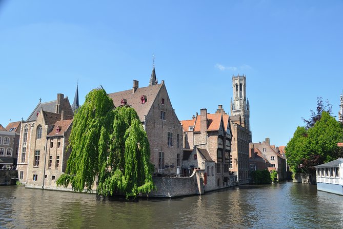 Tasty massage chocolate and spicy stories! - Why this Bruges tour works: sweets, streets, and just enough story