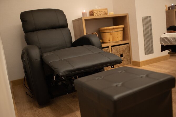 Thai Foot and Legs Massage of 30 min at THAI MASSAGE ALURA - Massage Chair vs Table: How Comfort Can Change the Session