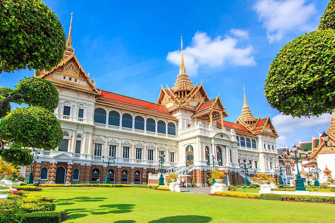 The Grand Palace, Wat Phra Kaew, Wat Pho Tour with Massage option - How guides can make or break this kind of tour