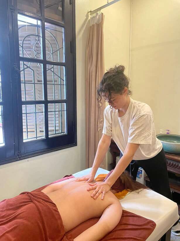 Vietnamese deep tissue neck and shoulder massage class - Timing, Length, and What to Choose