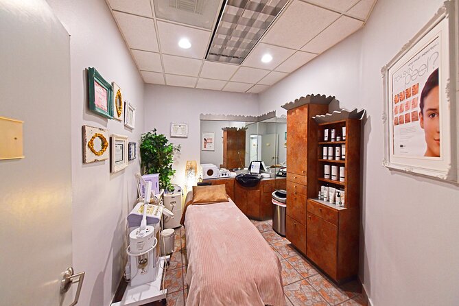 VIP 90-Minute Reflexology & Hot Stone Massage Combo - VIP couples room at Star Spa: what actually feels different